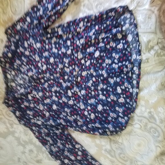 Flower-patterned blouse - Picture 3 of 3